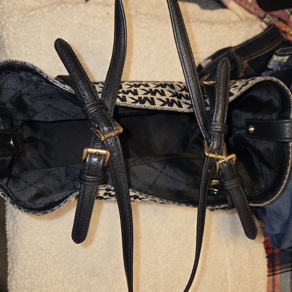 Michael Kors: Gently Used Condition Signature Black and Tan Tote. - Picture 16 of 16